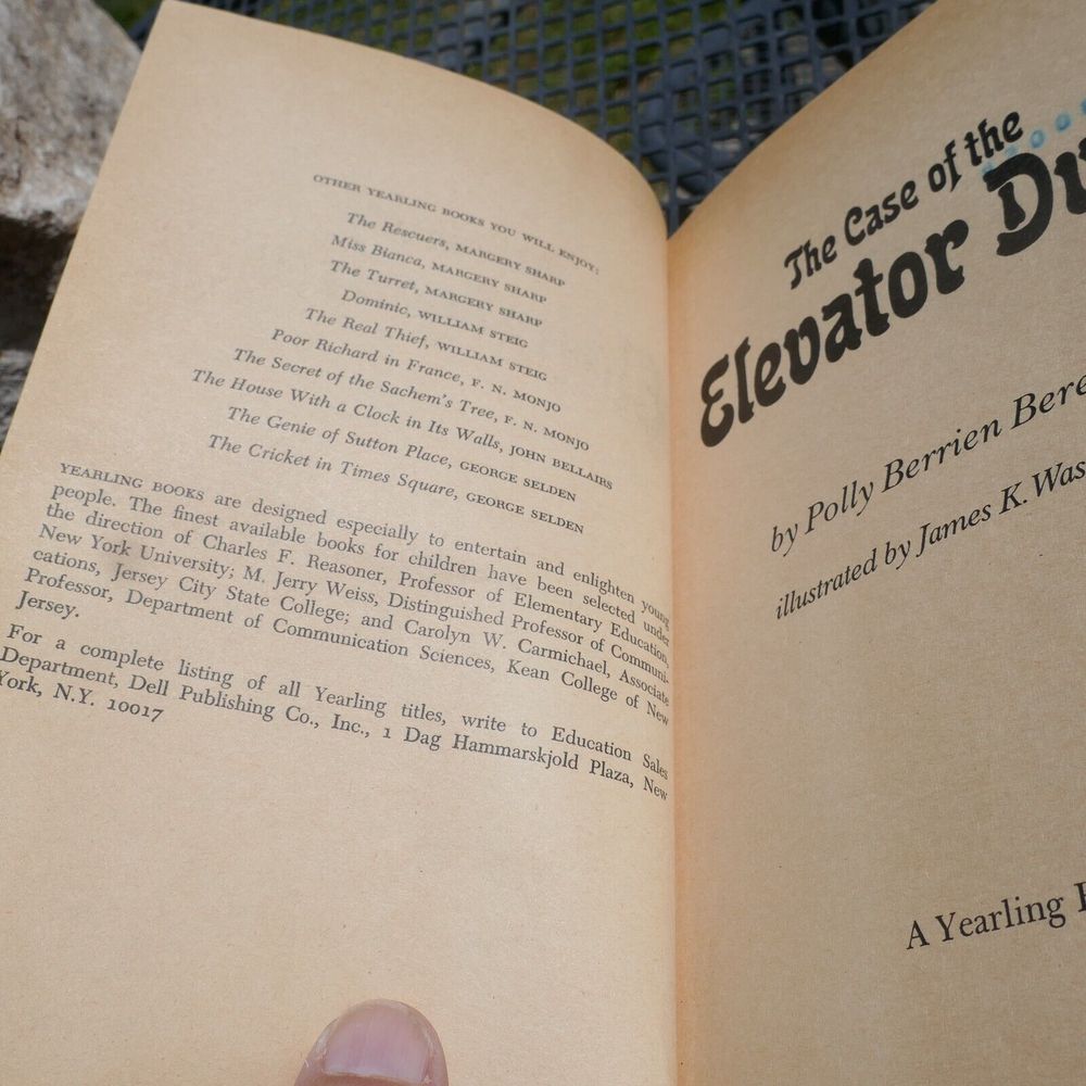 Vintage Childrens Book Case Elevator Duck Boy Detective Dell Yearling 70s - Picture 8 of 12